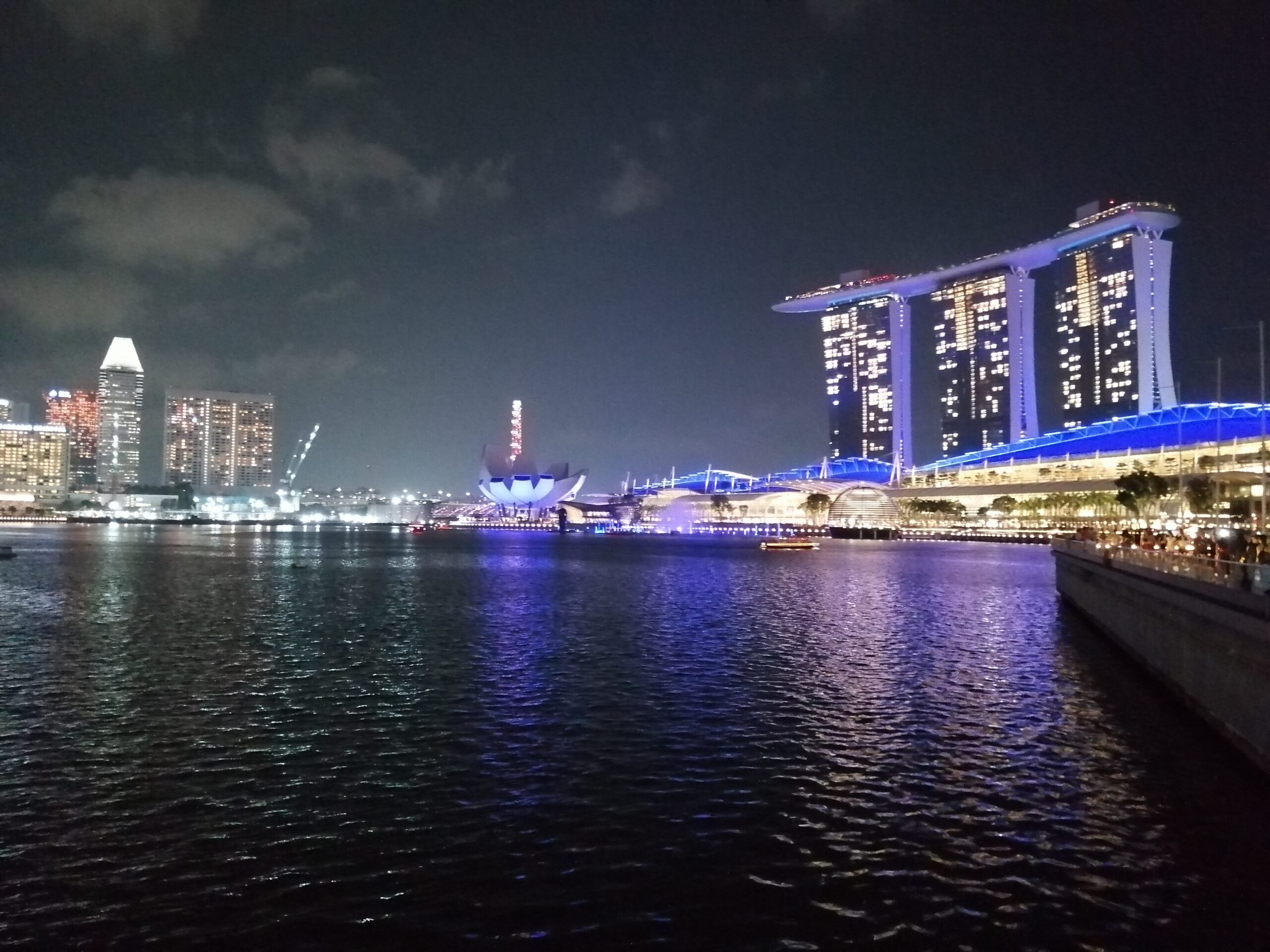 Photo of Singapore quayside at night